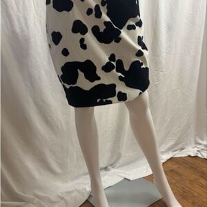 Chic A-Line Midi Skirt in Black and White